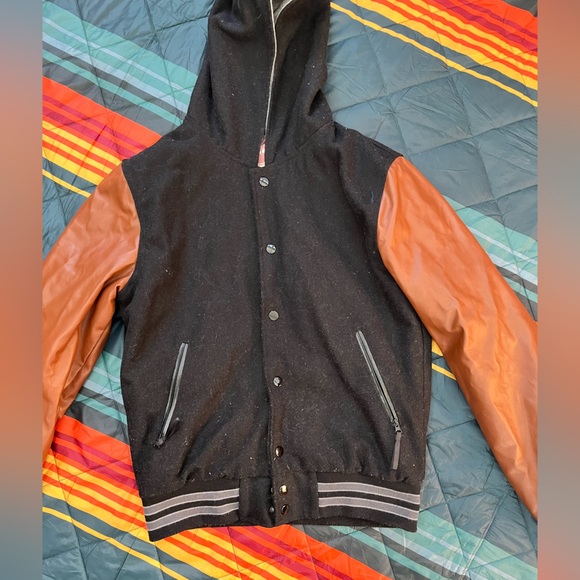 Letterman jacket with hood - Picture 2 of 5